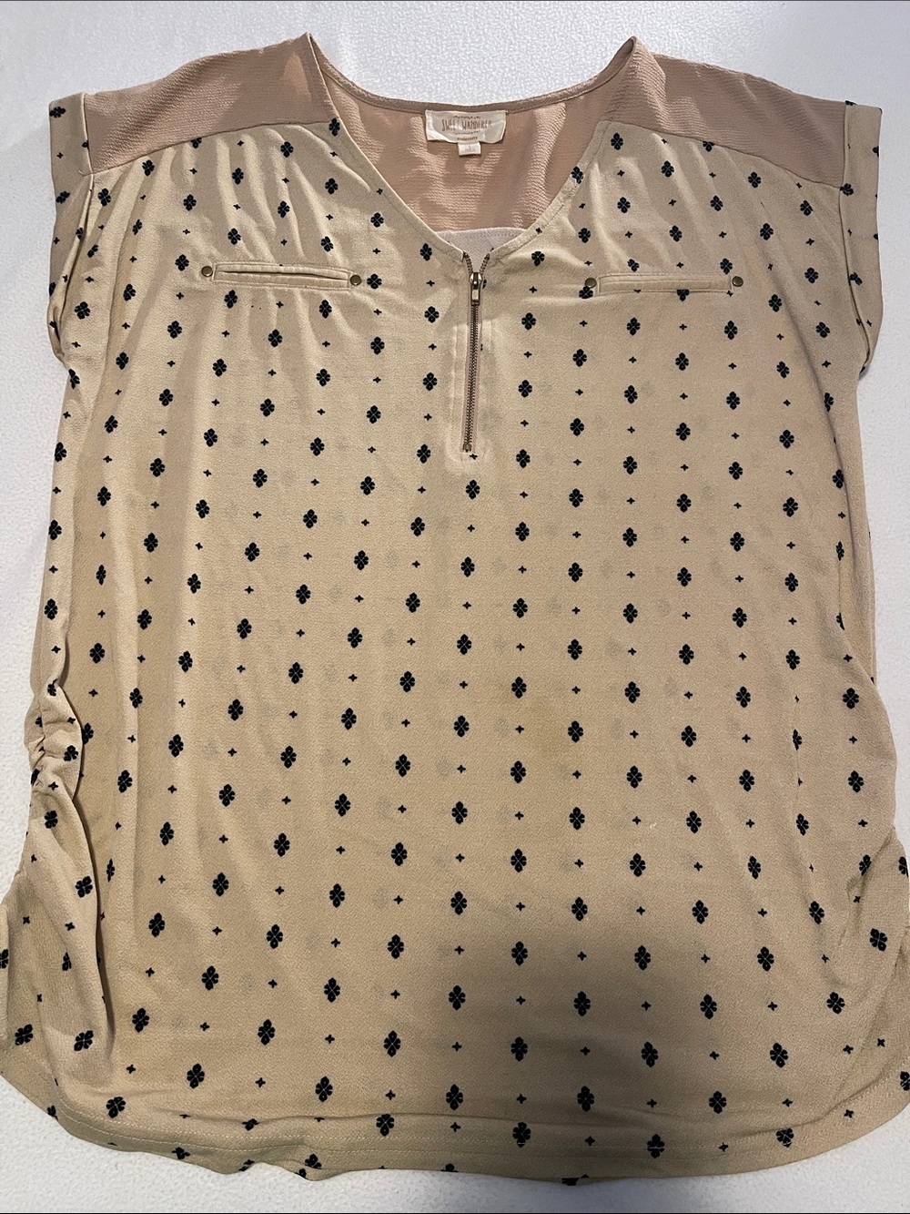 Maternity Sweet Wanderer Beige Short-Sleeve Printed Zip-Front Blouse